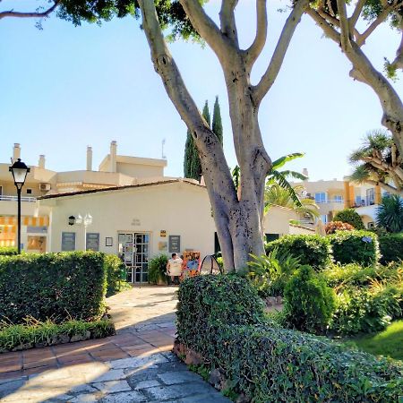Апартаменты Dona Carlota Gardens, Sea Views, Pool, Restaurant Торремолинос Экстерьер фото